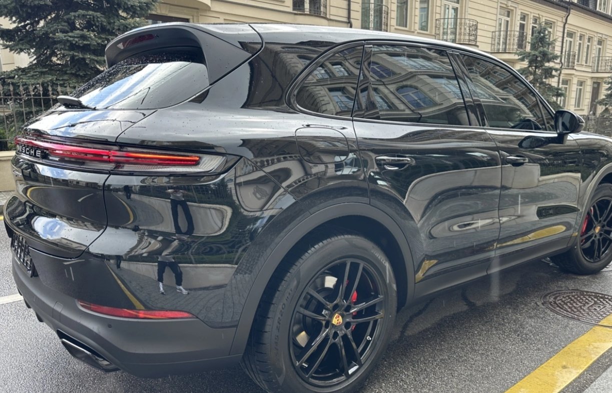 
								Porsche Cayenne 2025 full									